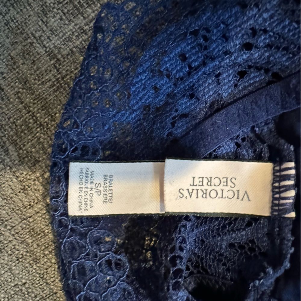 Two Victorias‎ Secret Lace Bras: Red and Blue size S - Picture 4 of 8